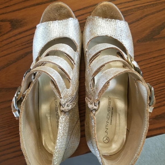 Unity in Diversity Metallic Open-toe Heel - Picture 5 of 9